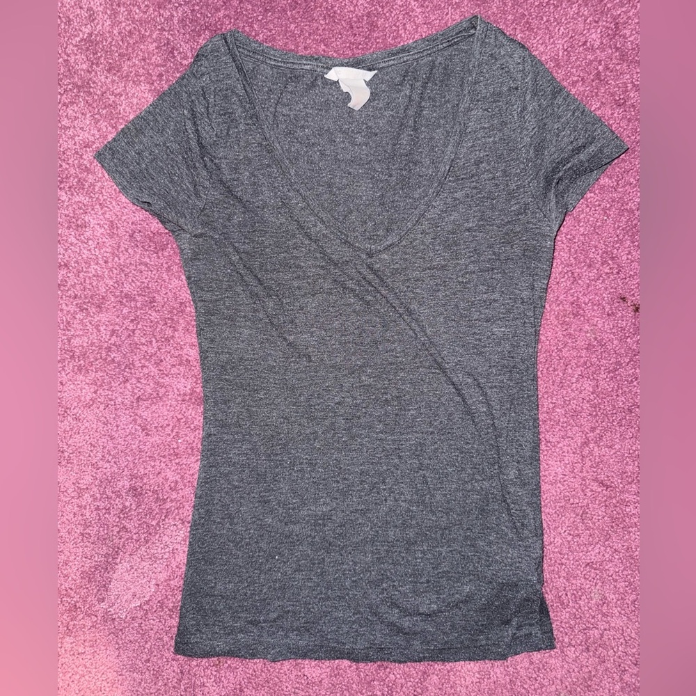 H&M grey v-neck shirt size XS